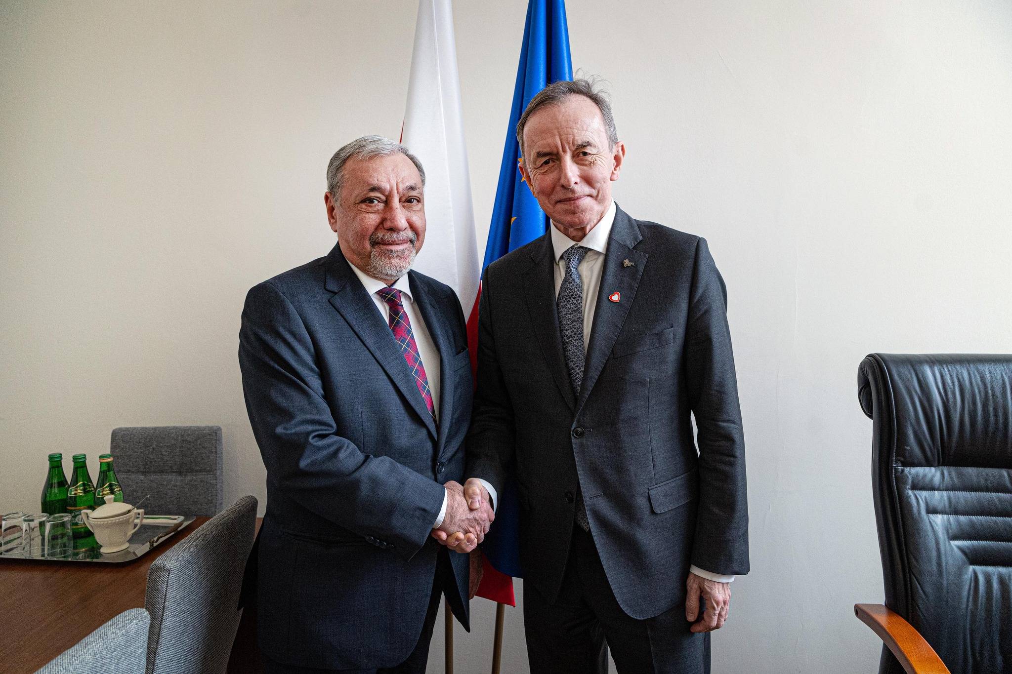 Ամբողջ ալբոմ