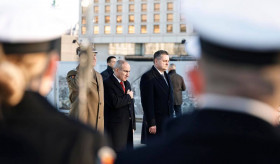 Վարչապետ Նիկոլ Փաշինյան Վարշավայում այցելել է Անհայտ զինվորի հուշահամալիր և մատուցել հարգանքի տուրք