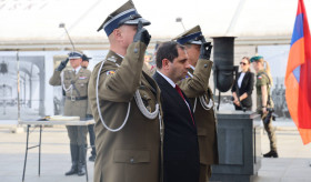 Minister of Deefence of RA visited the Tomb of the Unknown Soldier in Warsaw