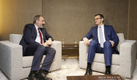 Nikol Pashinyan meets with Mateusz Morawiecki
