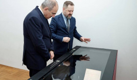 Վարչապետ Նիկոլ Փաշինյանը Վարշավայում այցելել է Հանրապետության պալատում գտնվող Լեհաստանի ազգային գրադարան