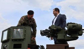 ՀՀ պաշտպանության նախարար Սուրեն Պապիկյանը այցելել է Վարշավայի առաջին մեքենայացված բրիգադ