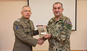 ՀՀ պաշտպանության նախարարի առաջին տեղակալ, ԶՈՒ ԳՇ պետ, գեներալ-լեյտենանտ Էդվարդ Ասրյանը հանդիպել է Լեհաստանի զինված ուժերի գլխավոր շտաբի պետի խորհրդական, գեներալ-լեյտենանտ Քշիշտոֆ Կրուլի հետ